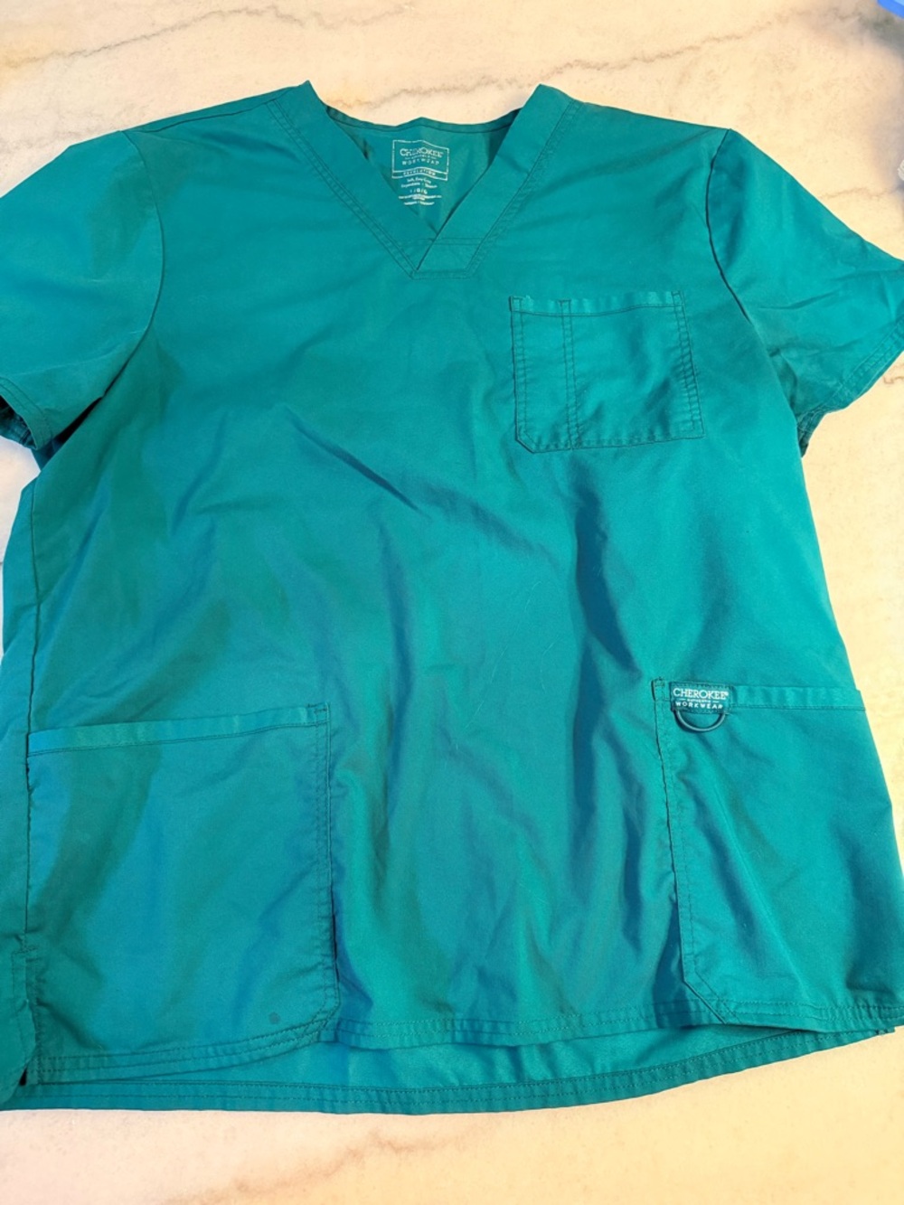 Cherokee Workwear Men’s V-Neck Scrub Top
